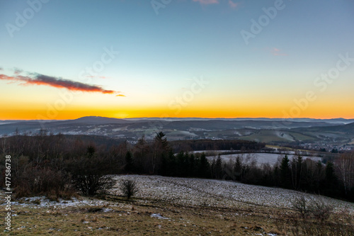 Sonnenuntergangswanderung entlang des Rennsteigs in der N  he von Steinbach-Hallenberg - Deutschland