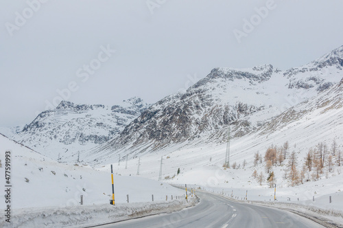 Julierpass, Passstrasse, Bergstrasse, Strassendienst, Passhöhe, Engadin, Alpen, Winter, Winterwanderweg, Wintersport, Graubünden, Schweiz photo