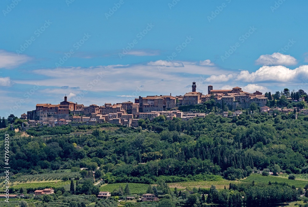 Blick auf die Altstadt von Montepulciano in der Toskana in Italien
