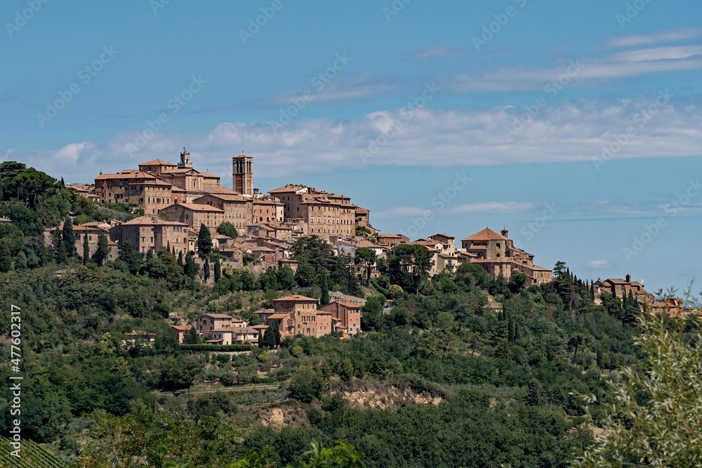 Blick auf die Altstadt von Montepulciano in der Toskana in Italien