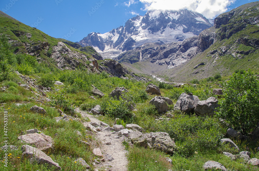 Obraz premium Adyrsu Gorge. Empty footpath. Trek to Mount Ullu-Tau. Nature and travel. Russia, Caucasus, Kabardino-Balkaria