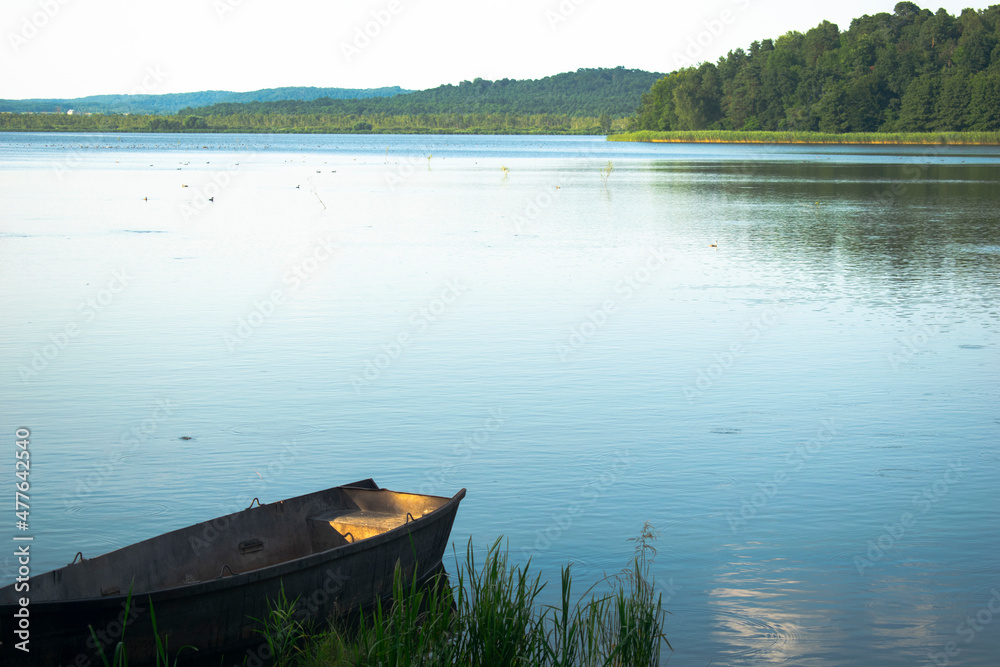 Obraz premium boat on the lake