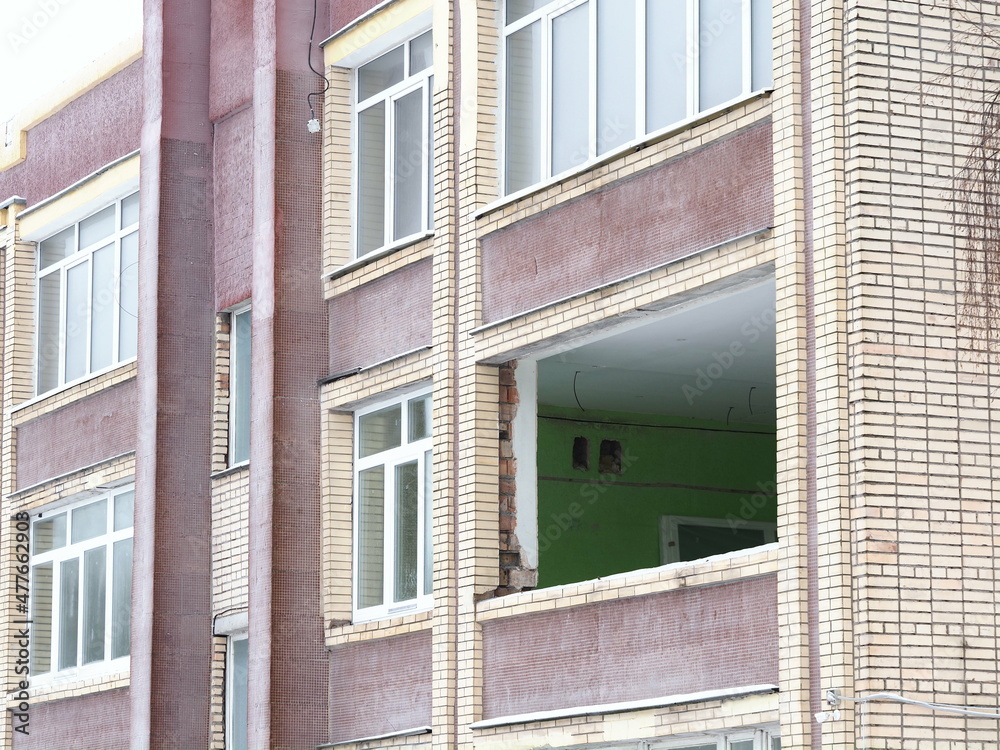 reconstruction of the school building replacement of old windows
