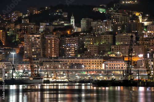 Port of Genoa at night © oreundici