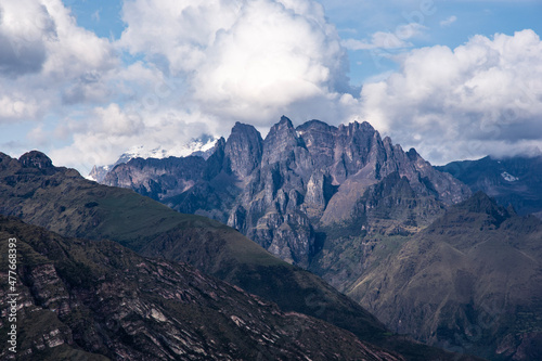 Fototapeta Naklejka Na Ścianę i Meble -  Views of the Sacred Valley and Urubamba, Andes Mountains, Peru