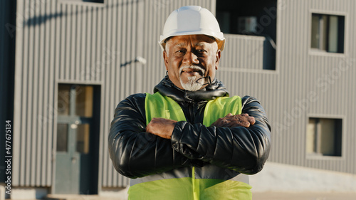 Quadro em tela Close-up elderly african american man construction worker standing in protective