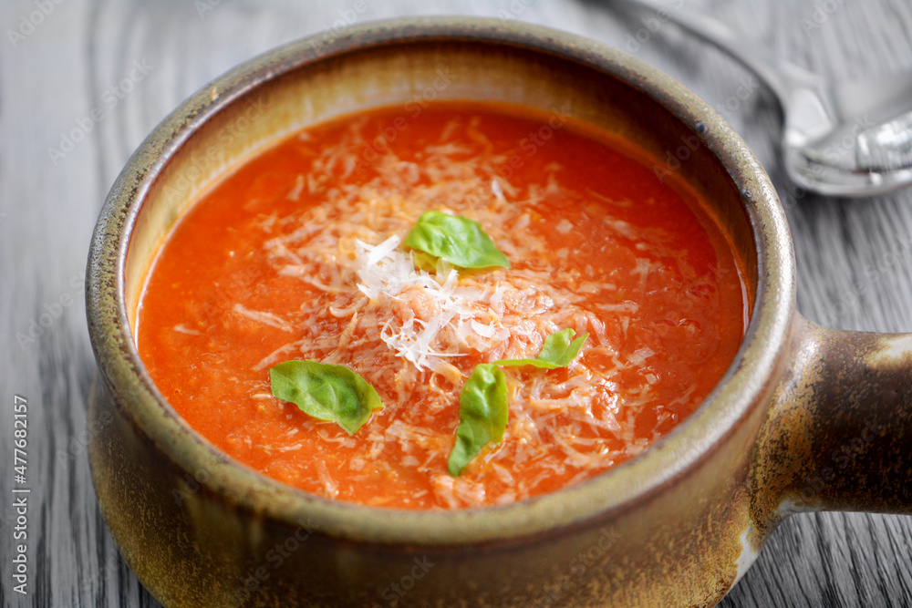 Hot and spicy tomato basil soup Hot and spicy tomato basil soup