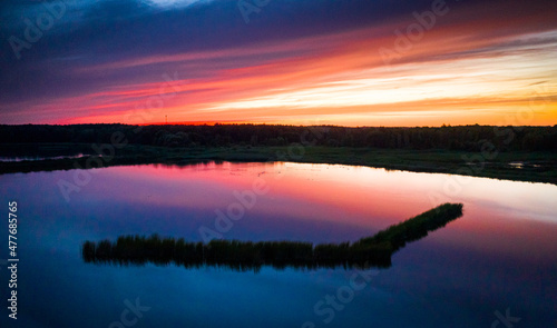 Fototapeta Naklejka Na Ścianę i Meble -  Zachód słońca na jeziorem