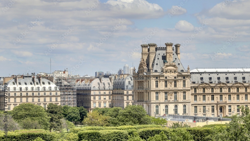 Les toits de Paris et les bords de seine