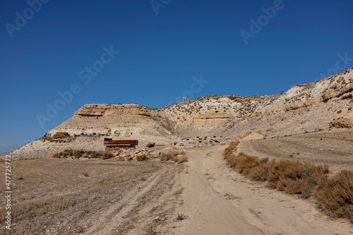 Route de terre dans la montagne.