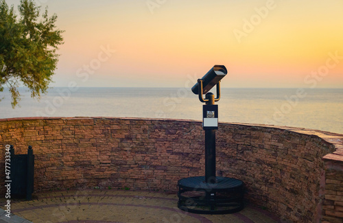 Tablou Canvas binoscope on evening sea embankment