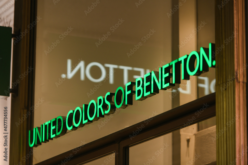 Fotka „United Colors of Benetton logo displayed on a facade of a store in  Milan.“ ze služby Stock | Adobe Stock