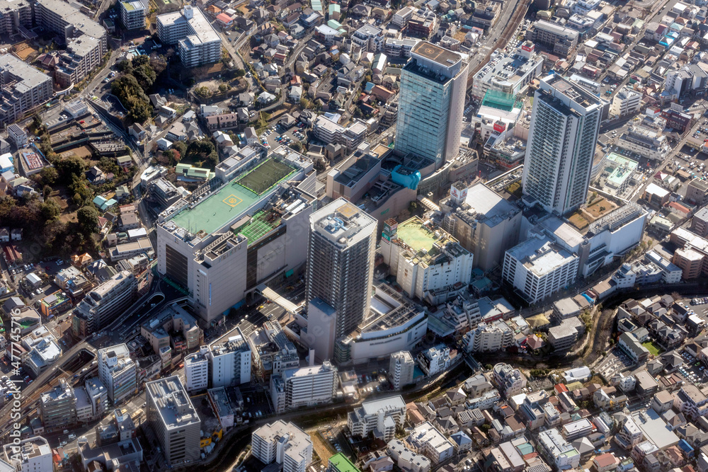 Fototapeta premium 京浜急行の上大岡駅付近を空撮
