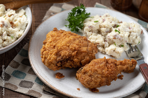 Crispy fried chiken with mashed potatoes