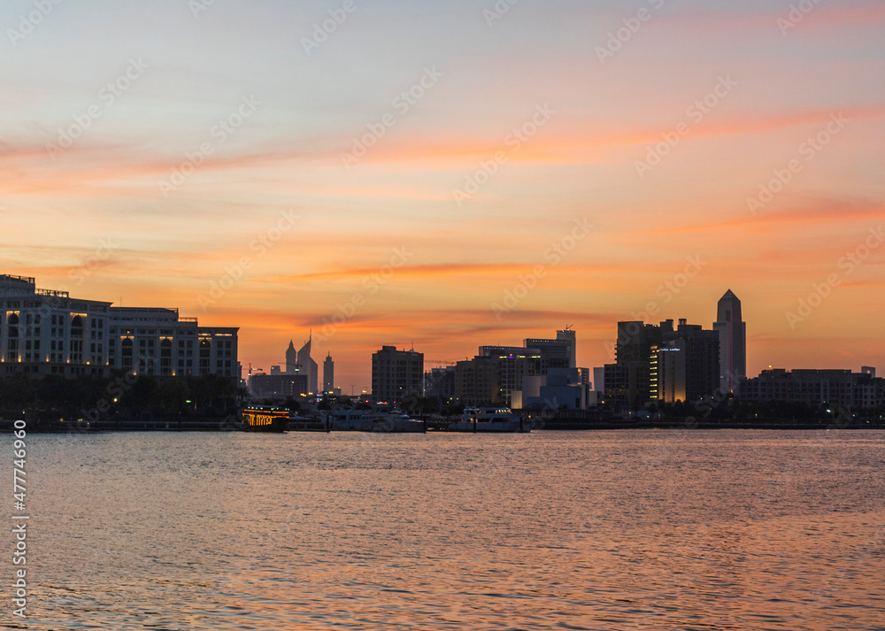 Obraz premium Dubai, UAE - 12.20.2021 Cityscape at the sunset. City
