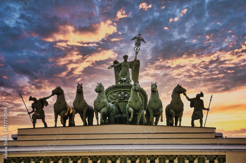 Estatua situada en la plaza del Hermitage en San Petersburgo (Rusia) photo