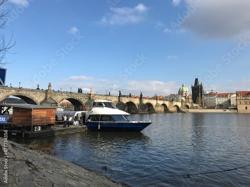 美しい川辺　チェコ