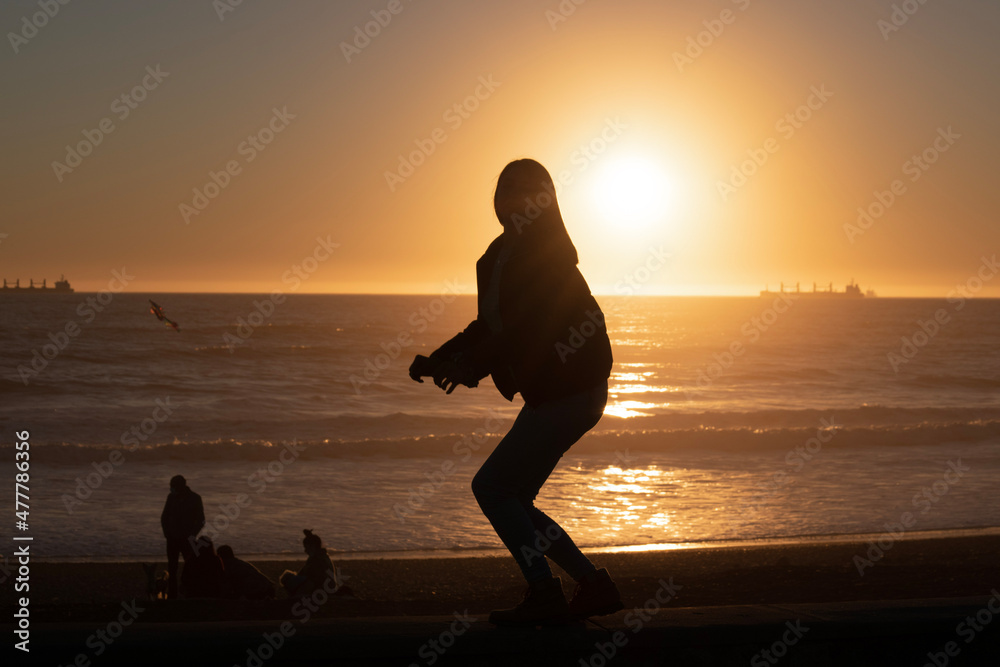 Fototapeta premium silhouette of a person on the beach
