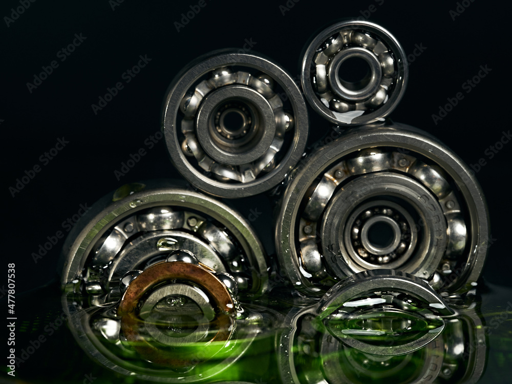 Ball bearing. Lubricating oil.