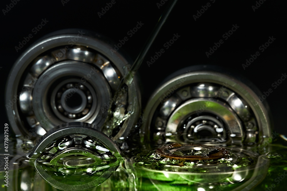 Ball bearing. Lubricating oil.