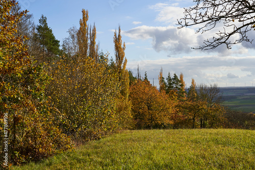 Landschaft am Haßbertrauf beim Fachwerkdorf Nassach im Naturpark Haßberge, Gemeinde Aidhausen, Landkreis Haßberge, Unterfranken, Franken, Deutschland