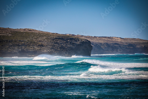 Wallpaper Mural waves crashing on a rock Torontodigital.ca