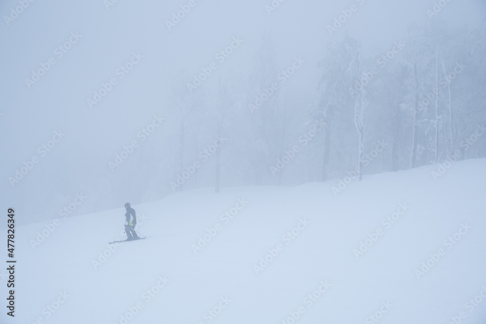 Snowboarder, minimalism photo