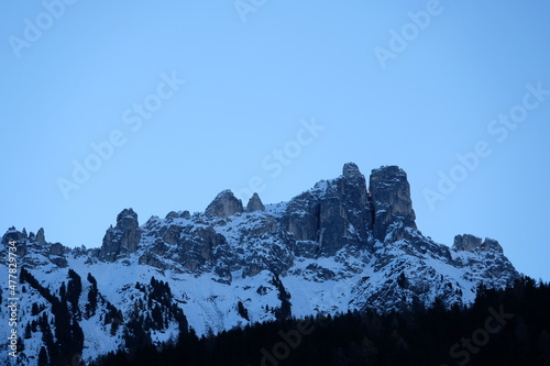 Obraz na płótnie Beautiful snowy mountain landscape w salonie