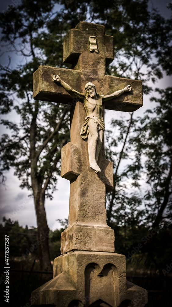 Krzyż na cmentarzu
