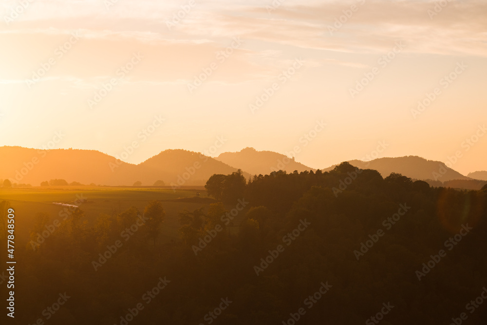 Sonnenuntergang im Sandstein Felsen der Sächsischen Schweiz in Sachsen Deutschland