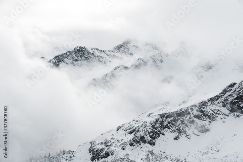 Schnee in den Alpen Bergen Winter mit Bäumen und Felsen  © Dominic Wunderlich