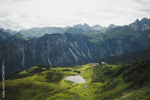 Berge Landschaft in den Alpen mit See  © Dominic Wunderlich