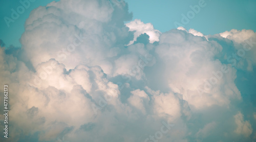 фотографія Huge white fluffy cloud against a blue sky