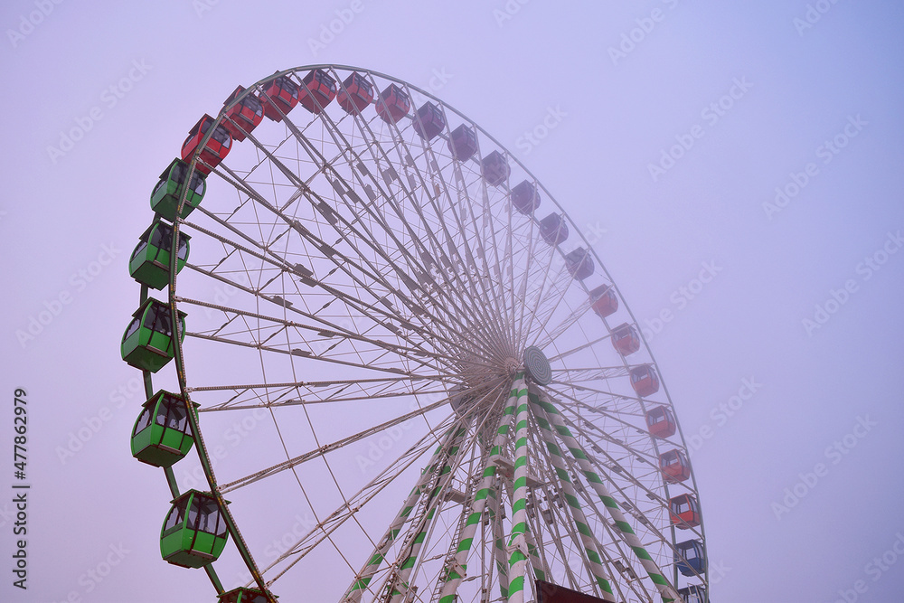 Fototapeta premium Ferris Wheel in Fog