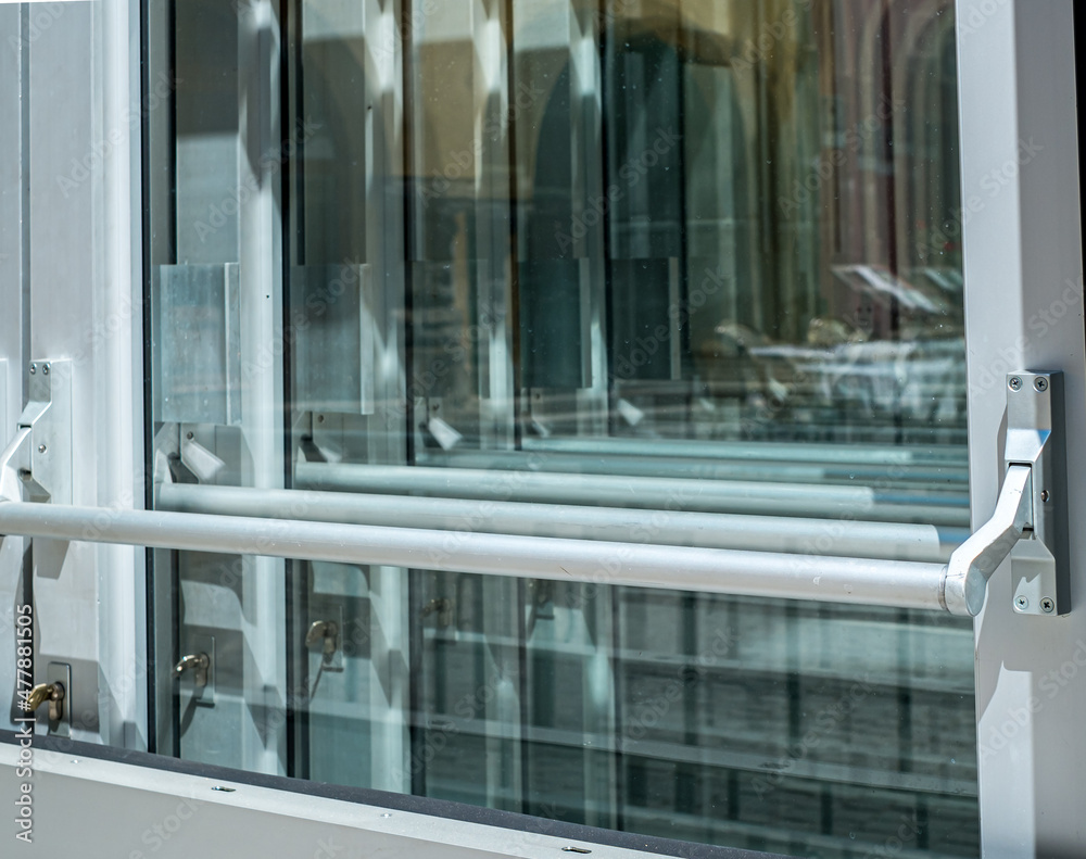 Obraz premium aluminum doors with transparent glass