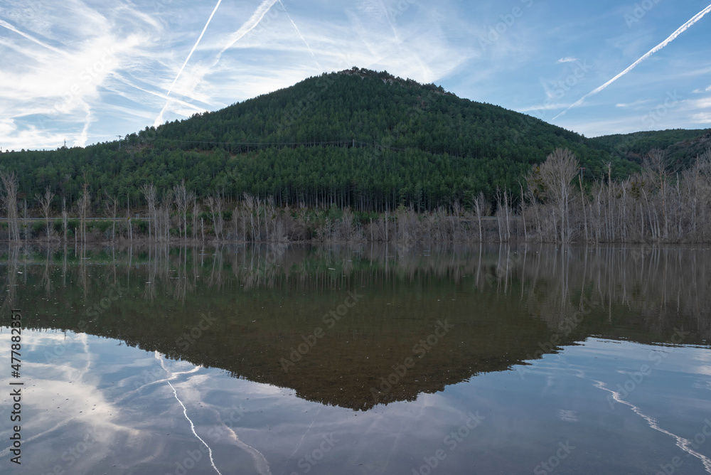 Naklejka premium Itoiz reservoir
