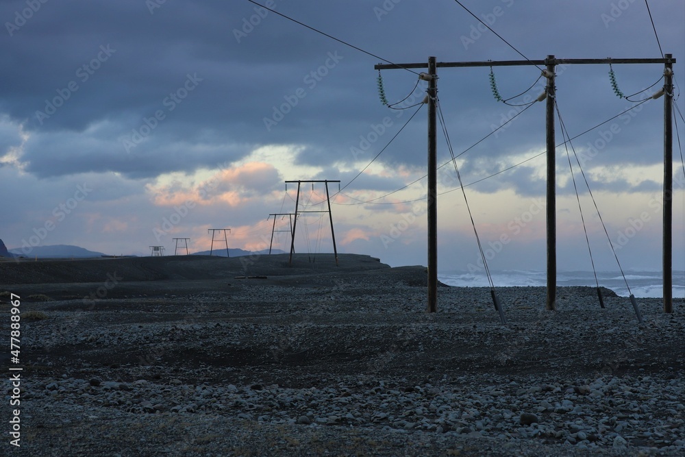 Infrastruktura elektroenergetyczna Islandii podczas niebieskiej godziny (1) / Iceland's electricity infrastructure during the blue hour