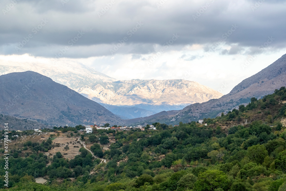 Fototapeta premium Mountain view in cloudy day - Greece, Crete