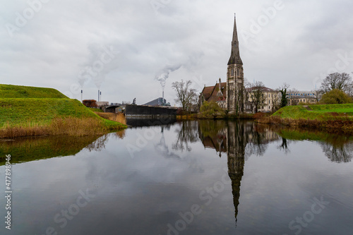 Copenhagen church next to a lake © Rafael Prendes
