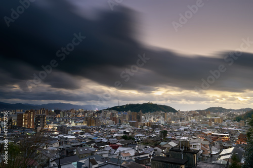 愛媛県松山市の市街地と松山城の風景