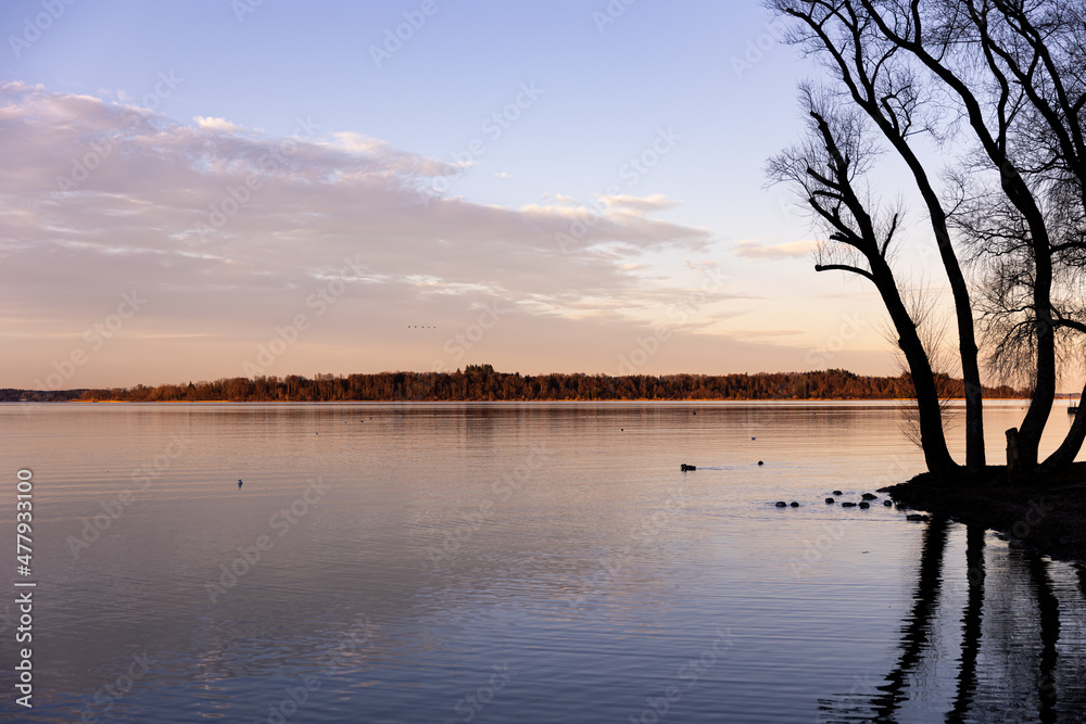 Chiemsee - Der Chiemsee bei Bernau im Abendlicht Chiemsee - Der Chiemsee bei Bernau im Abendlicht