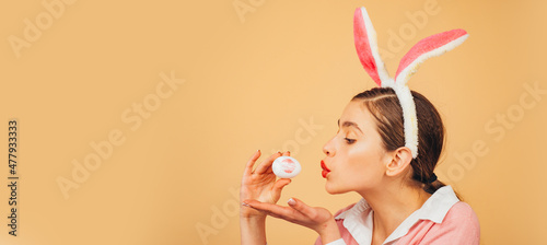 Φωτογραφία Easter banner with bunny woman