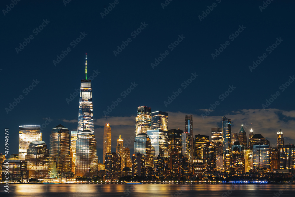 Panoramic view of New York downtown centre and skyscrapers at night