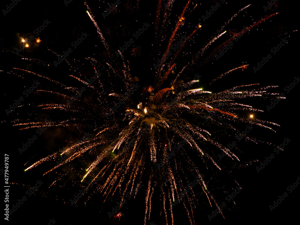 Abstrakte Funken von einem Silvester Feuerwerk für Hintergründe Abstrakte Funken von einem Silvester Feuerwerk für Hintergründe
