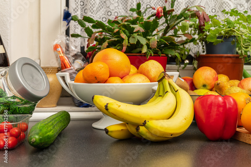 Frisches Obst und Gemüse unsortiert photo