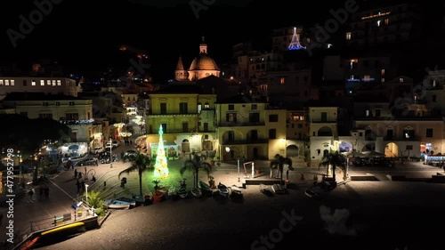 Cetara di notte, borgo marinaro della Costiera Amalfitana, famoso per la pesca delle alici. 
Vista aerea della famosa località turistica della Costiera amalfitana.
 photo