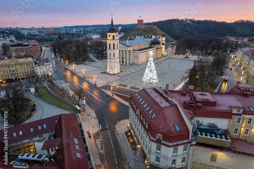 Schilderij op canvas Aerial winter morning sunrise view of Vilnius old town, Lithuania