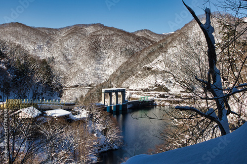 山と建造物