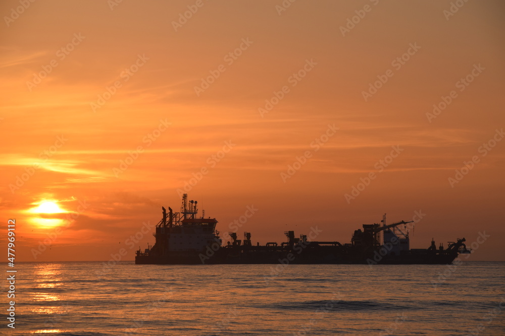Fototapeta premium Bright sunset over ships at sea