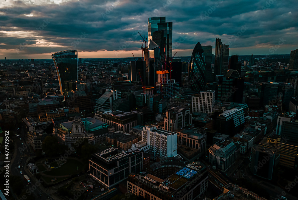 Obraz premium Aerial view of The bank district of central London with famous skyscrapers and other landmarks at sunset.